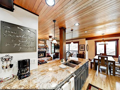 Apartamento 2500 Apres Ski Way Condo Unit 201