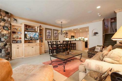 West Condominiums - W3506