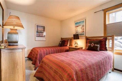 West Condominiums - W3301