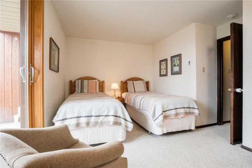 West Condominiums - W3301