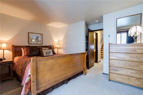 West Condominiums - W3301