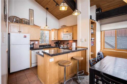 West Condominiums - W3301