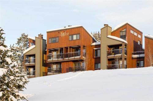 West Condominiums - W3301