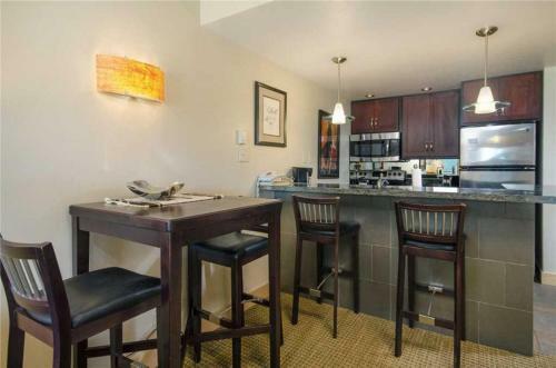 West Condominiums - W3224