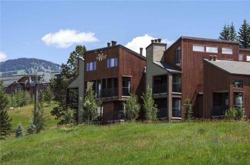 West Condominiums - W3224