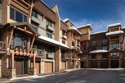 Phoenix At Steamboat - P122