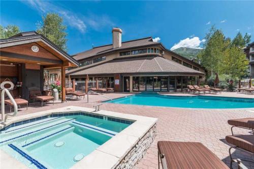 5208 Emerald Lodge, Trappeur's Crossing