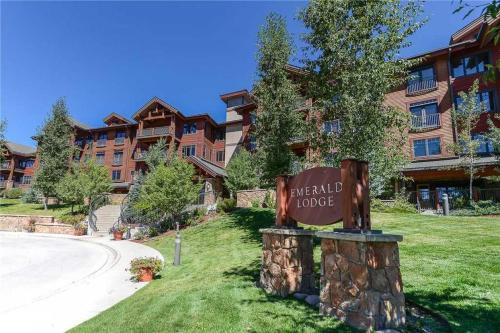 5208 Emerald Lodge, Trappeur's Crossing