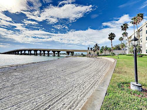 Apartamento 5801 Bahia Del Mar Cir Condo Unit 114