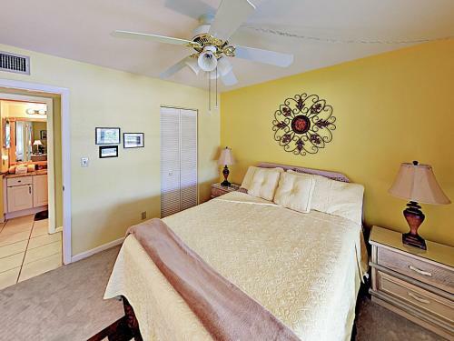 Apartamento 5801 Bahia Del Mar Cir Condo Unit 114