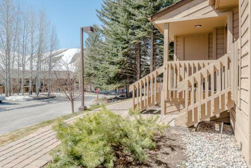 Custom Designed Ridge, On Golf Course With Elkhorn Amenities
