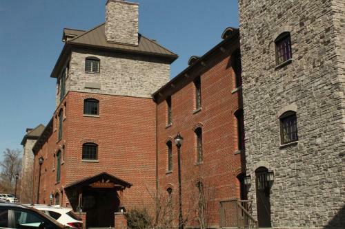 Diamond Mills Hotel & Tavern