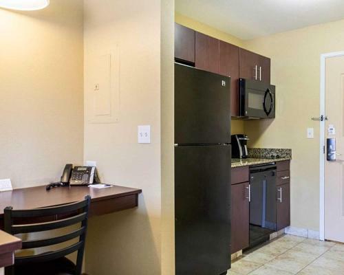 Hotel Mainstay Suites Minot