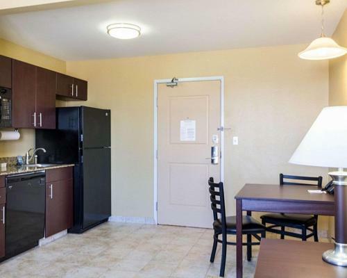 Hotel Mainstay Suites Minot
