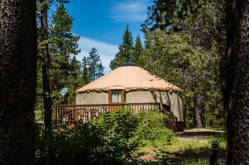 Bend-sunriver Camping Resort 24 Ft. Yurt 16