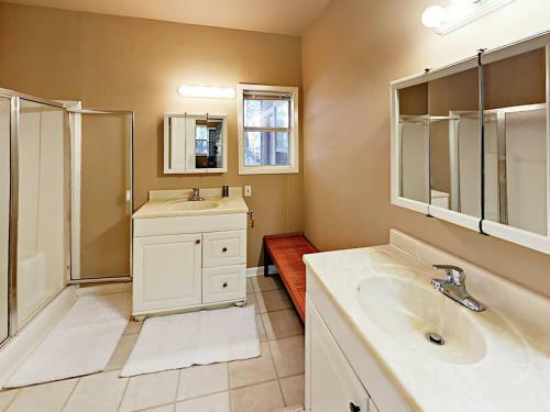 20001 Hamilton Pool Road Home