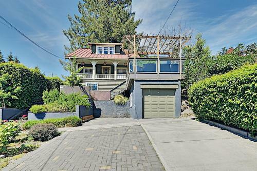2805 23rd Ave W Home
