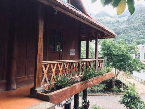 Hotel House By Lake