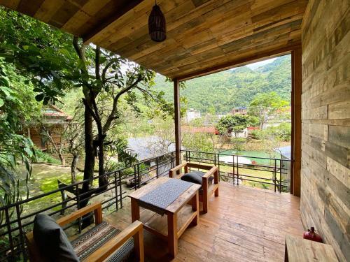 Hotel House By Lake
