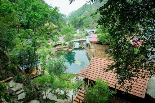 Hotel House By Lake
