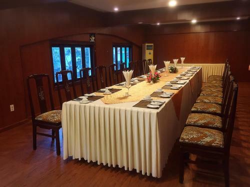 Que Huong Hotel