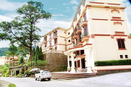 Hotel Kh�ch S?n C�y Th�ng