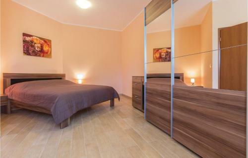 Five-bedroom Holiday Home In Gracisce