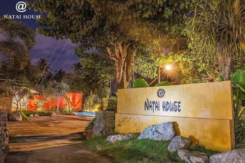 Hostal Natai House