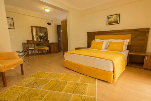 Pia Hotel