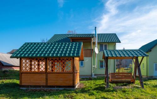 Lodge Green House