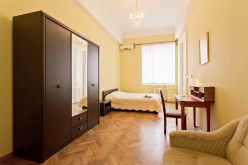 5 Room Apartment