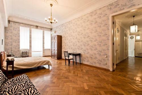 5 Room Apartment