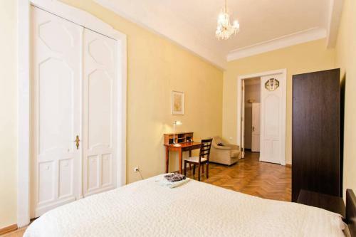 5 Room Apartment