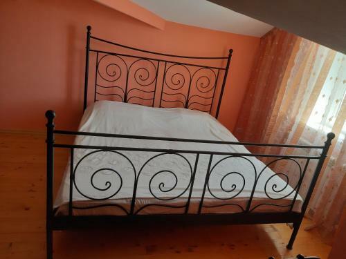 Hostal Crystal Guest House