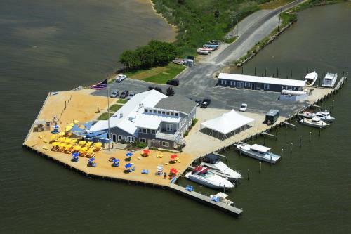 Posada Lowes Wharf Marina Inn