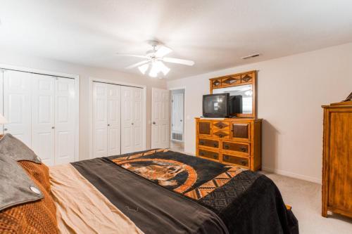 605 Elevator Access, Private Balcony With Beautiful Mountain Views, And More!
