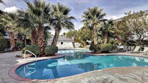 605 Elevator Access, Private Balcony With Beautiful Mountain Views, And More!