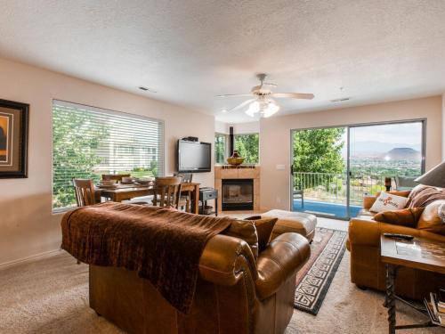 605 Elevator Access, Private Balcony With Beautiful Mountain Views, And More!