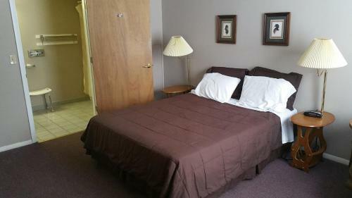 Posada Coach Stop Inn & Tavern
