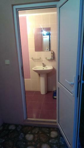 Hostal Tikhanya Gavan Guest House