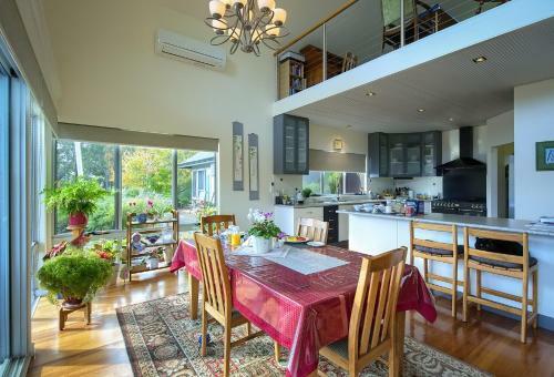 Glenelg On King Bed & Breakfast