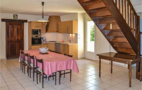 Three-bedroom Holiday Home In Montfaucon
