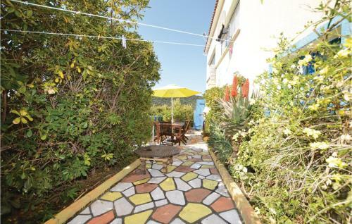 Three-bedroom Apartment In Serra Di Ferro