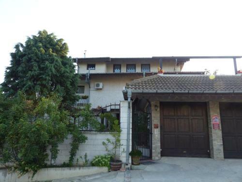 Hostal Guest House Delphini