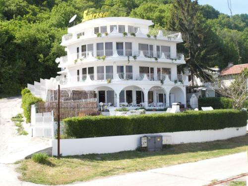 Hostal Sunrise Guest House
