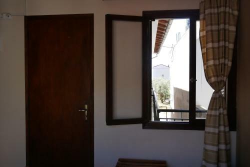 Hostal Poseidon Rooms