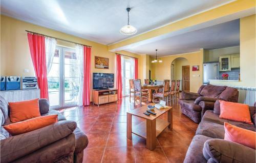 Four-bedroom Holiday Home In Bregi