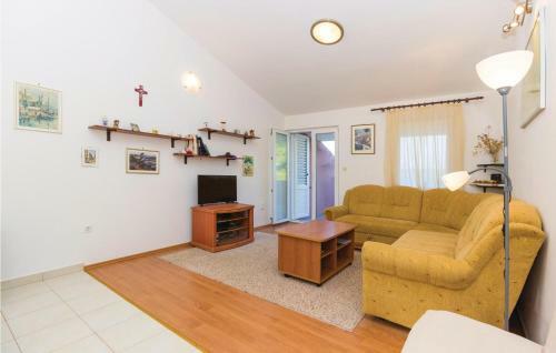 Two-bedroom Apartment In Nevidane