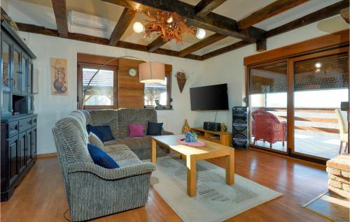 Three-bedroom Holiday Home In Zelezna Gora