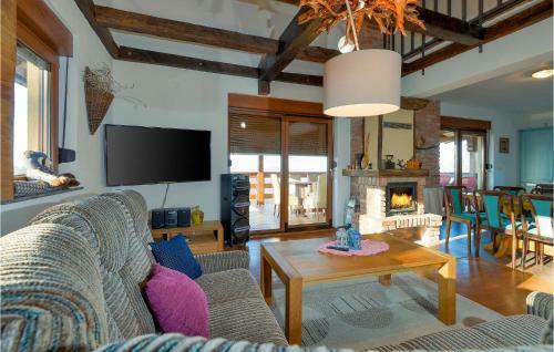 Three-bedroom Holiday Home In Zelezna Gora